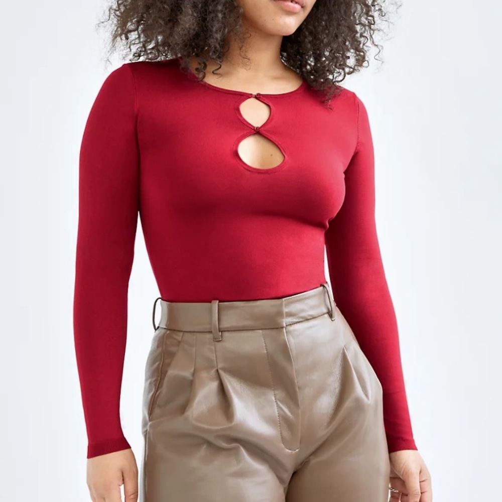 Aritzia Wilfred Mandy Longsleeve Keyhole cut-out sweater